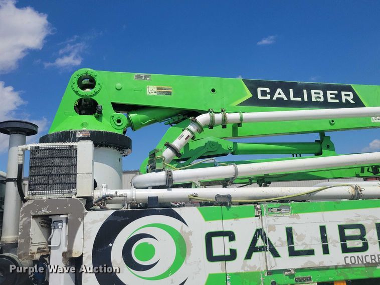 image for item DZ7029 2007 Mack MR690S concrete pump truck