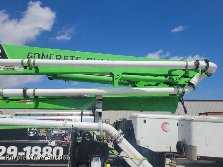 image for item DZ7029 2007 Mack MR690S concrete pump truck