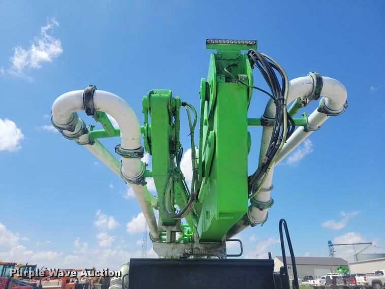 image for item DZ7029 2007 Mack MR690S concrete pump truck