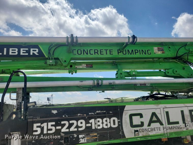 image for item DZ7029 2007 Mack MR690S concrete pump truck