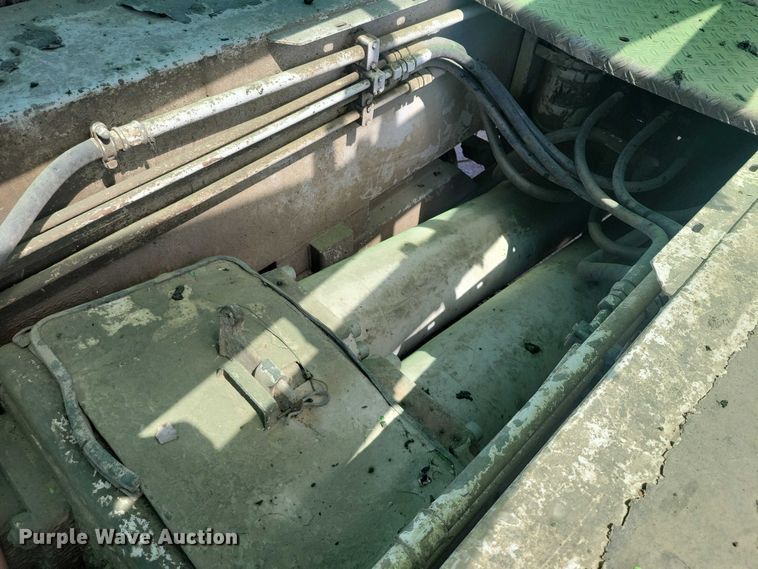 image for item DZ7029 2007 Mack MR690S concrete pump truck