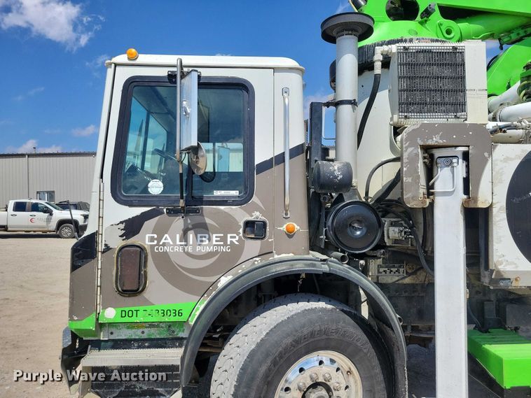 image for item DZ7029 2007 Mack MR690S concrete pump truck