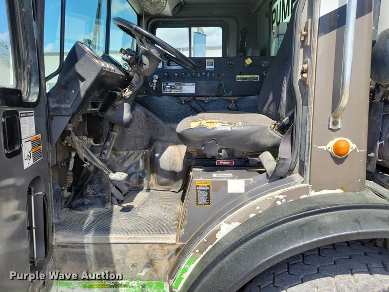 image for item DZ7029 2007 Mack MR690S concrete pump truck