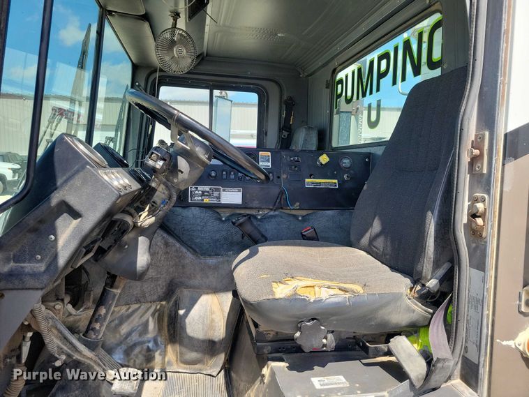 image for item DZ7029 2007 Mack MR690S concrete pump truck