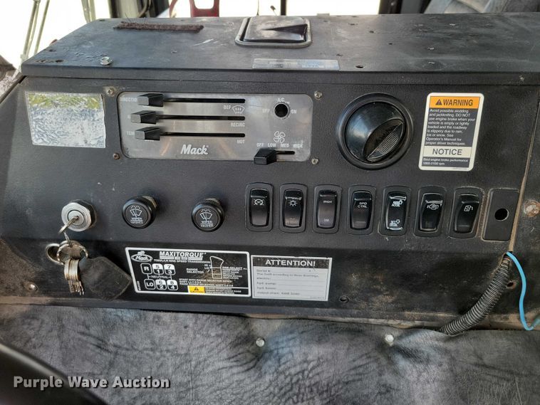 image for item DZ7029 2007 Mack MR690S concrete pump truck