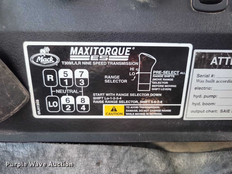 image for item DZ7029 2007 Mack MR690S concrete pump truck