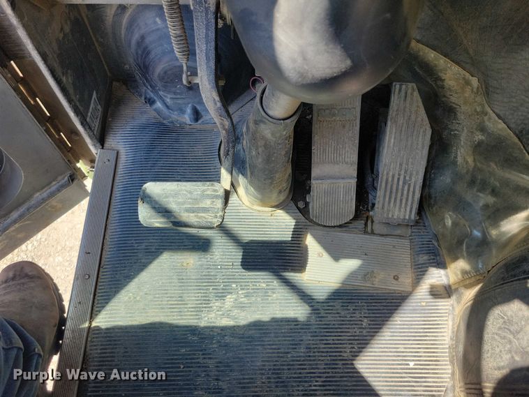 image for item DZ7029 2007 Mack MR690S concrete pump truck