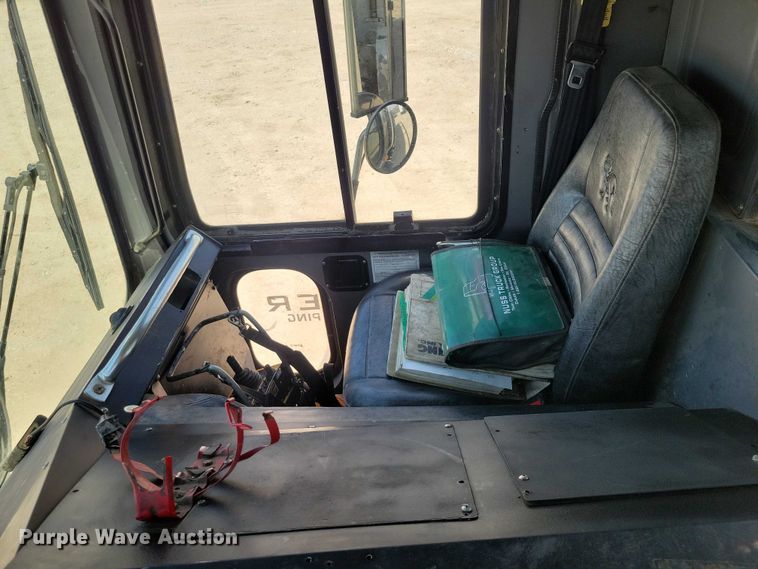 image for item DZ7029 2007 Mack MR690S concrete pump truck