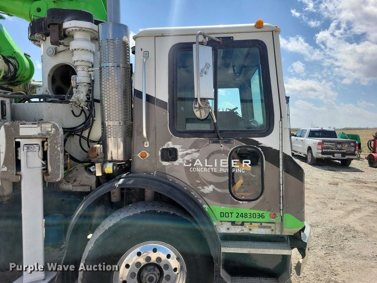 image for item DZ7029 2007 Mack MR690S concrete pump truck