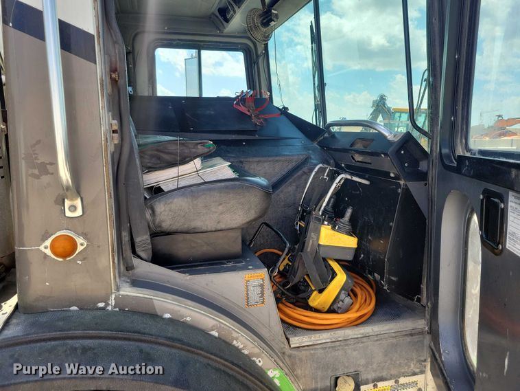 image for item DZ7029 2007 Mack MR690S concrete pump truck