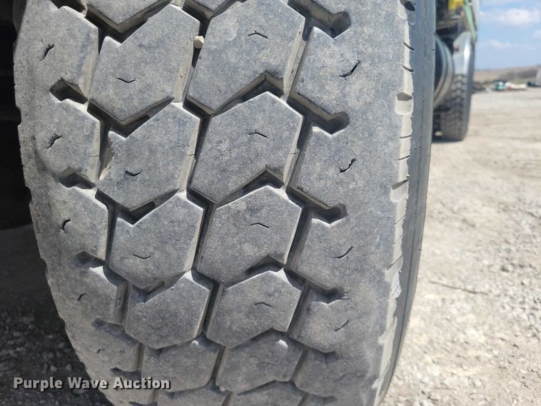 image for item DZ7029 2007 Mack MR690S concrete pump truck