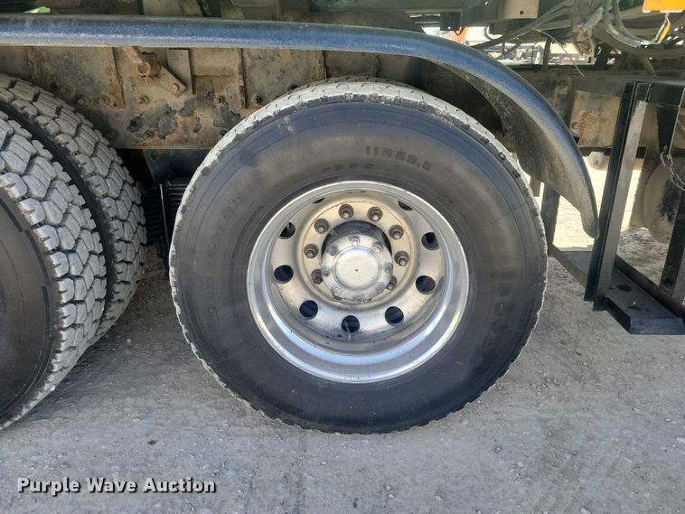 image for item DZ7029 2007 Mack MR690S concrete pump truck