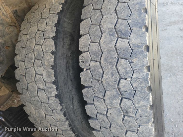 image for item DZ7029 2007 Mack MR690S concrete pump truck