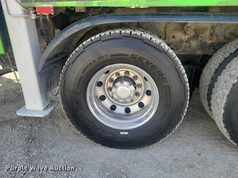 image for item DZ7029 2007 Mack MR690S concrete pump truck