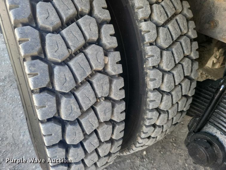 image for item DZ7029 2007 Mack MR690S concrete pump truck