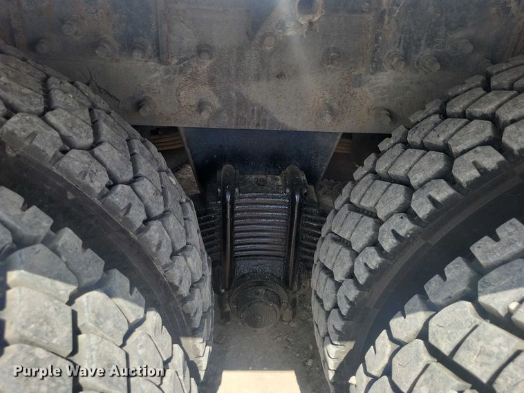 image for item DZ7029 2007 Mack MR690S concrete pump truck