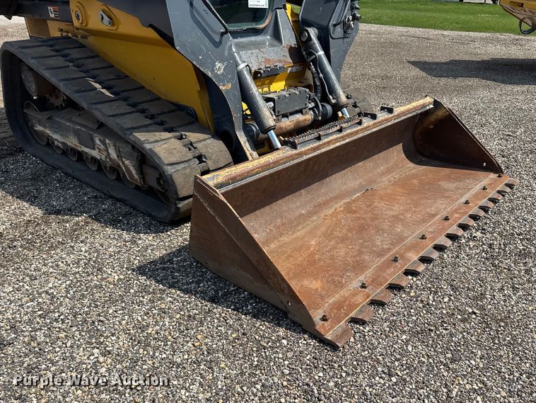 image for item EA2331 2022 John Deere 331G tracked skid steer loader