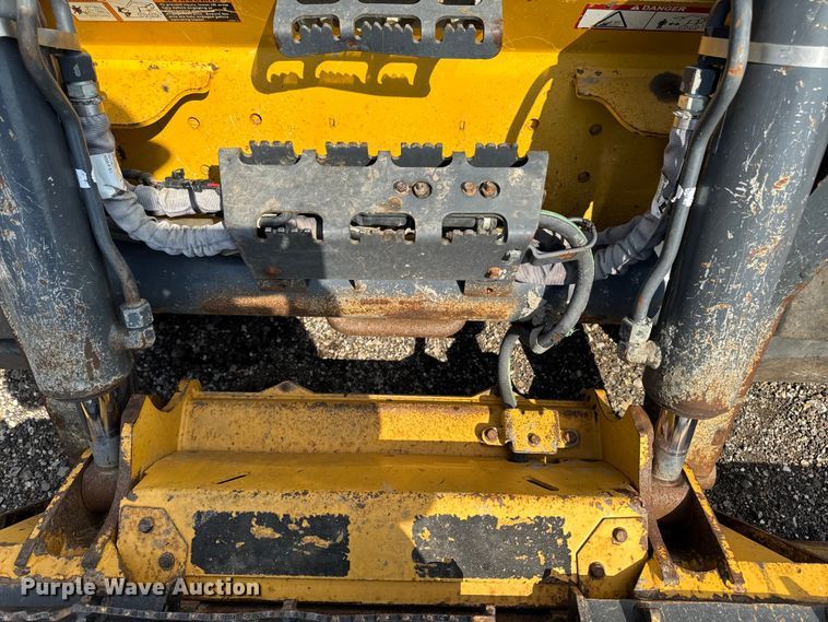 image for item EA2331 2022 John Deere 331G tracked skid steer loader