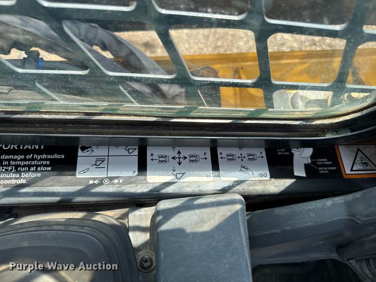 image for item EA2331 2022 John Deere 331G tracked skid steer loader