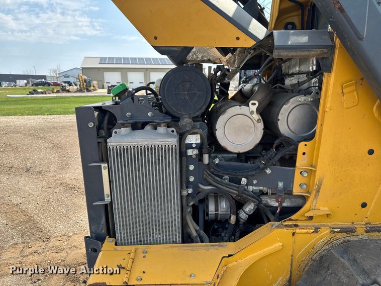 image for item EA2331 2022 John Deere 331G tracked skid steer loader