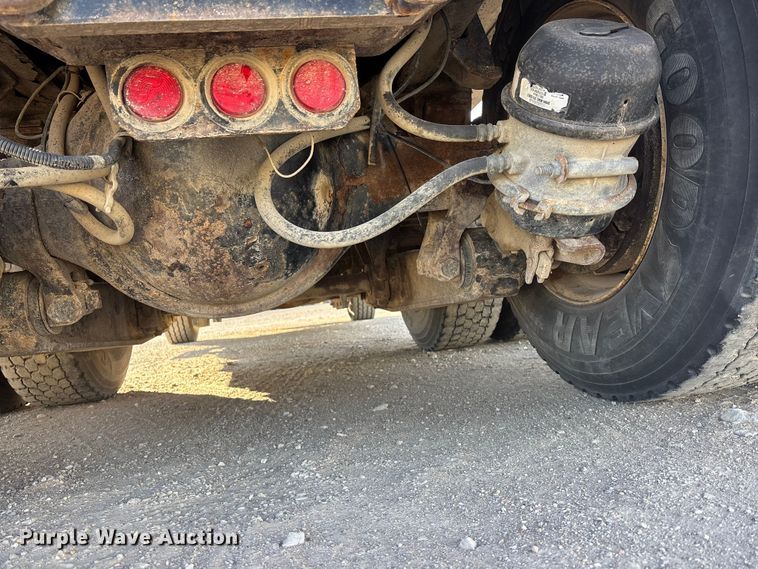 image for item EA4680 2007 International 7500 dump truck