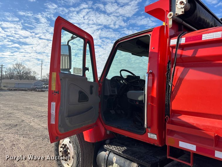 image for item EA4680 2007 International 7500 dump truck