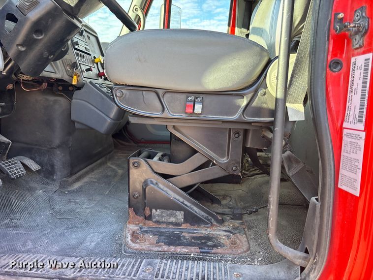 image for item EA4680 2007 International 7500 dump truck