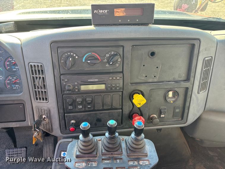 image for item EA4680 2007 International 7500 dump truck