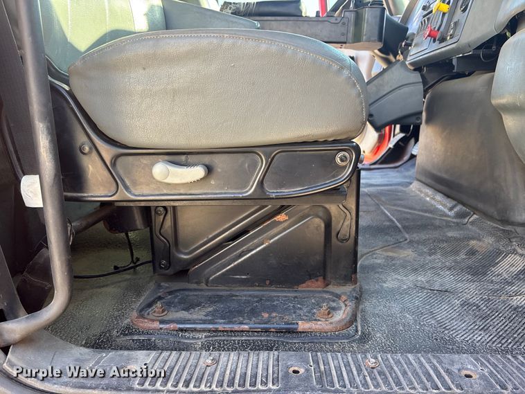 image for item EA4680 2007 International 7500 dump truck