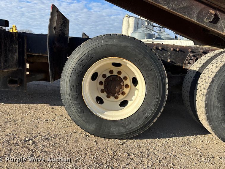 image for item EA4680 2007 International 7500 dump truck