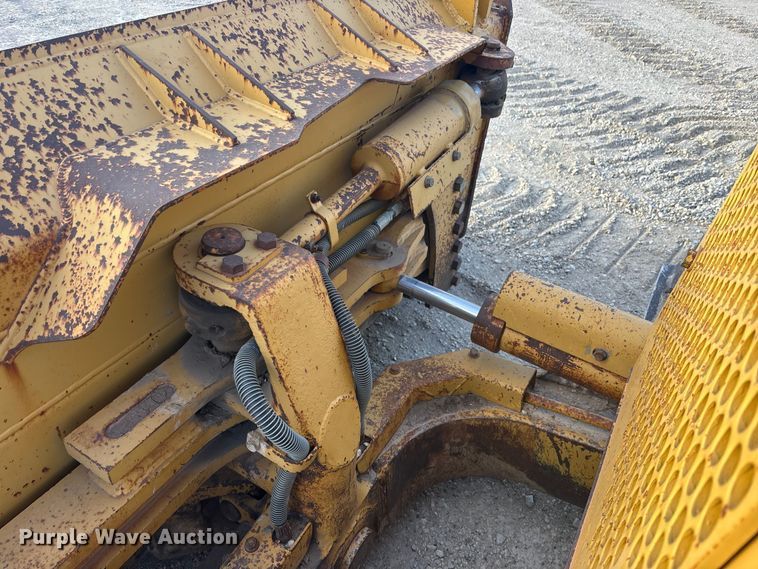 image for item EA4681 1996 Caterpillar D4H XL dozer