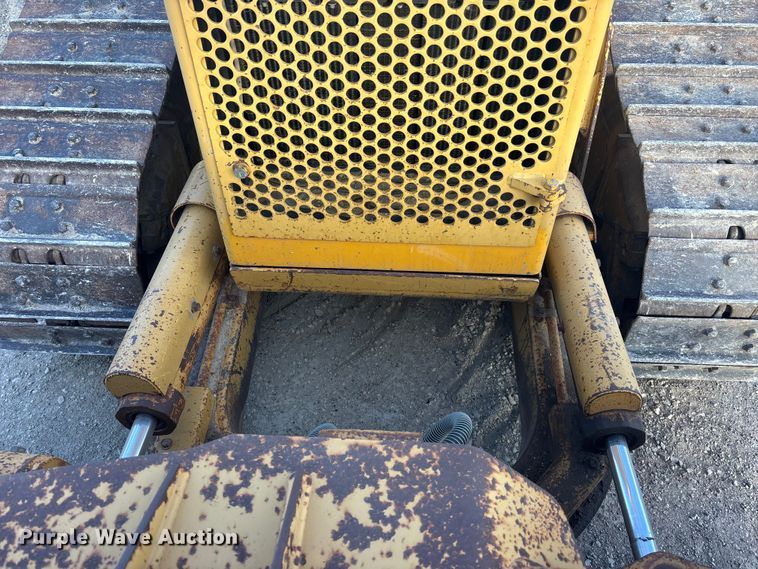 image for item EA4681 1996 Caterpillar D4H XL dozer