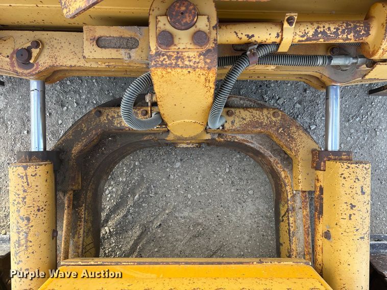 image for item EA4681 1996 Caterpillar D4H XL dozer