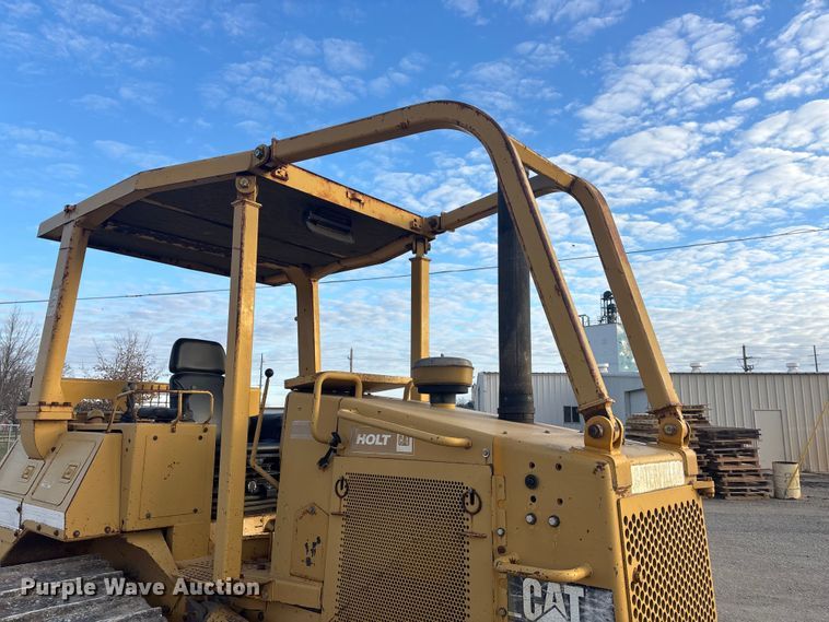 image for item EA4681 1996 Caterpillar D4H XL dozer