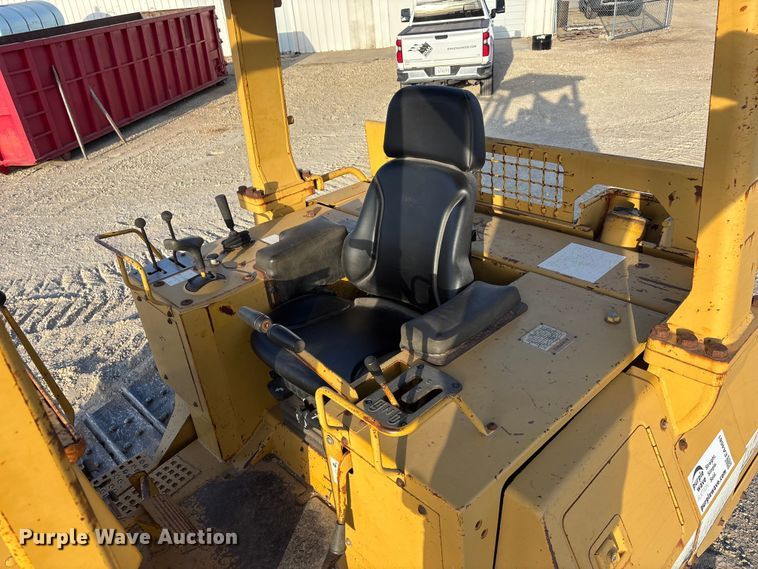 image for item EA4681 1996 Caterpillar D4H XL dozer