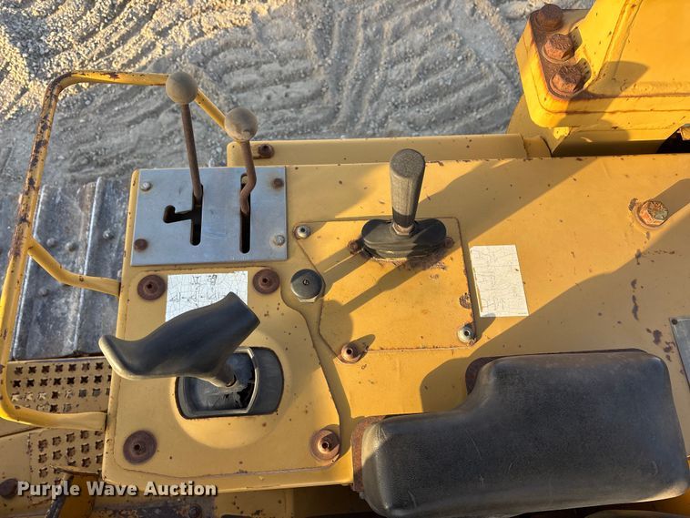image for item EA4681 1996 Caterpillar D4H XL dozer