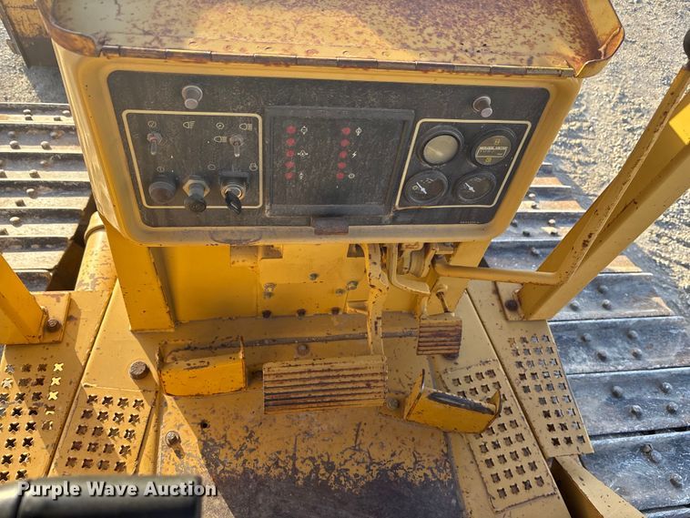 image for item EA4681 1996 Caterpillar D4H XL dozer