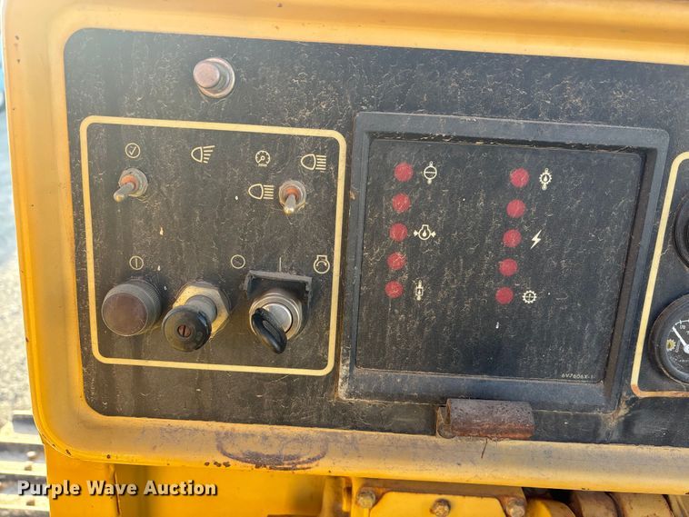 image for item EA4681 1996 Caterpillar D4H XL dozer