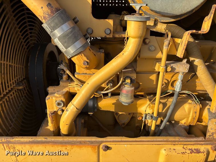 image for item EA4681 1996 Caterpillar D4H XL dozer