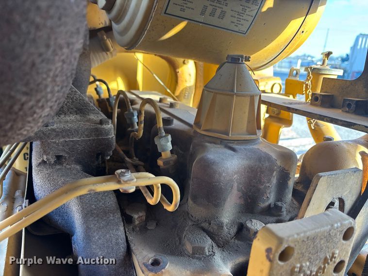 image for item EA4681 1996 Caterpillar D4H XL dozer