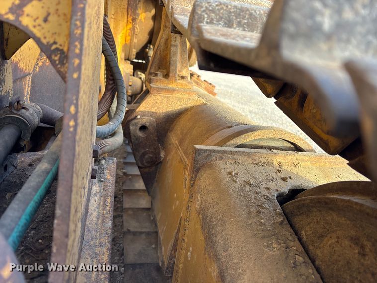 image for item EA4681 1996 Caterpillar D4H XL dozer