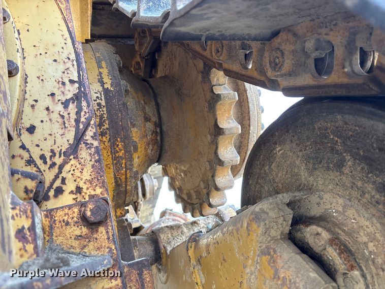 image for item EA4681 1996 Caterpillar D4H XL dozer