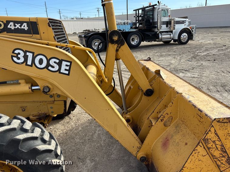 image for item EA4685 1999 John Deere 310SE backhoe