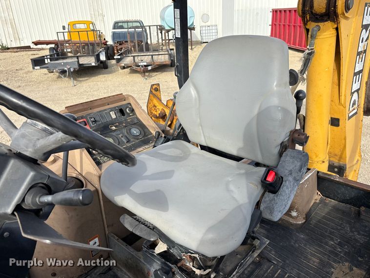 image for item EA4685 1999 John Deere 310SE backhoe