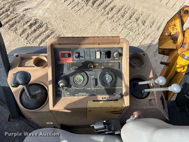 image for item EA4685 1999 John Deere 310SE backhoe