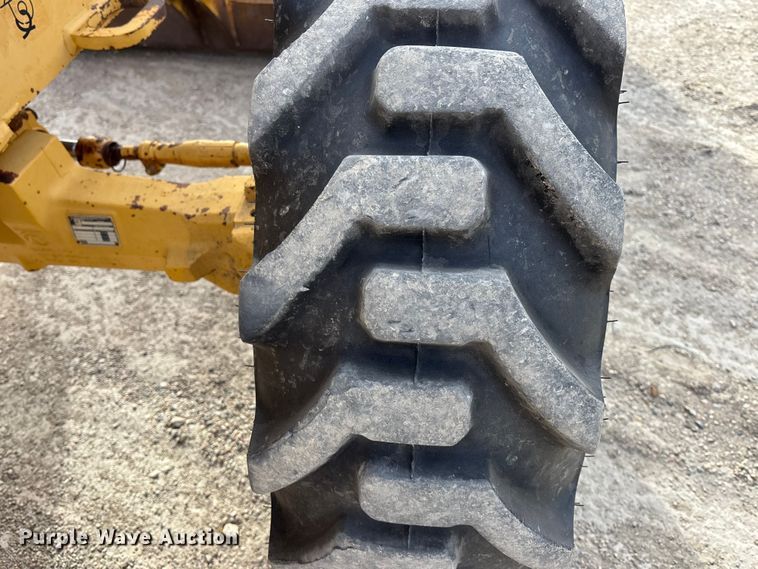 image for item EA4685 1999 John Deere 310SE backhoe