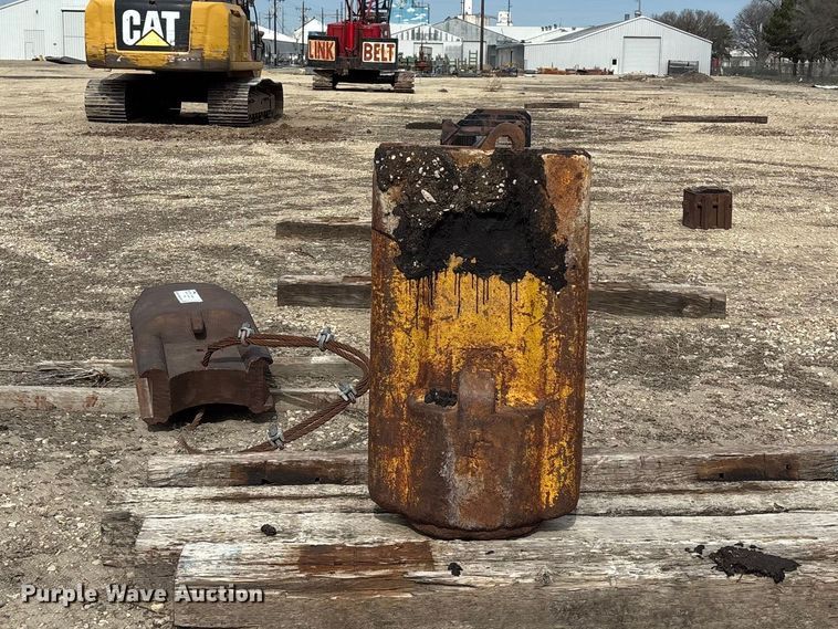 image for item EA4690 Pile driver