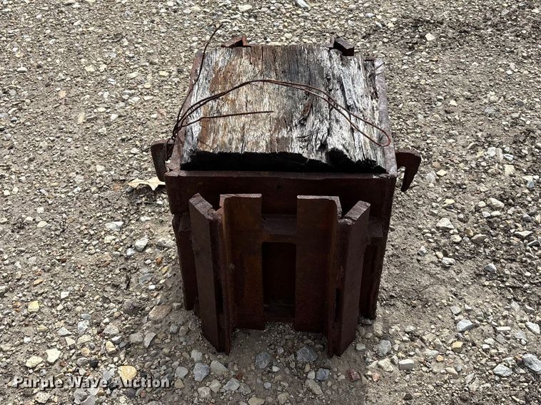 image for item EA4690 Pile driver