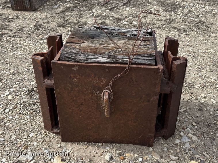 image for item EA4690 Pile driver