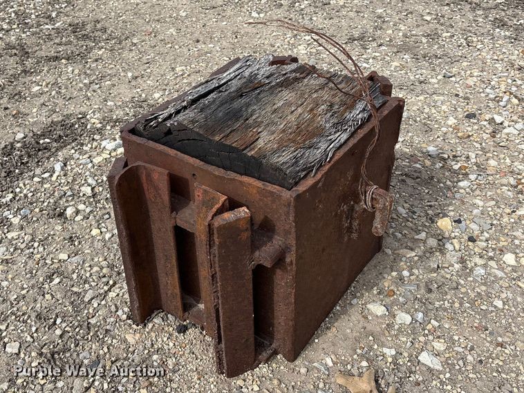 image for item EA4690 Pile driver